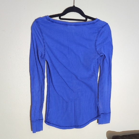 Mossimo Supply Co. Fitted Blue Long Sleeve Tee - Picture 4 of 7